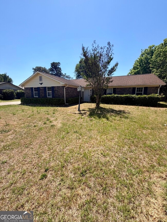 Building Photo - 131 Foxwood Cir