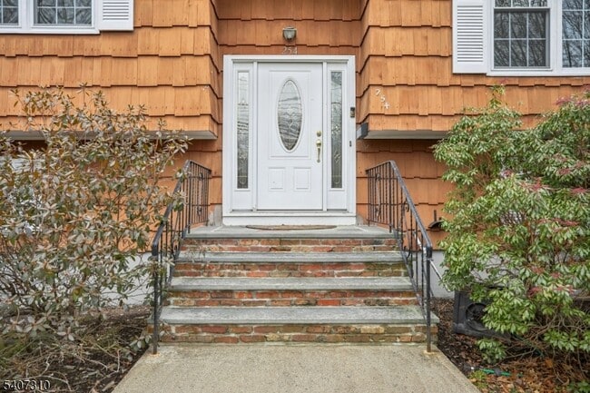 Photo - 254 Darlington Ave