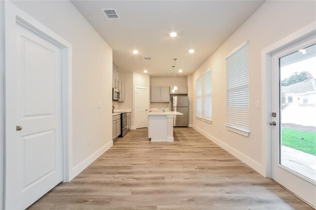 Photo - 804 E Voorhis Ave