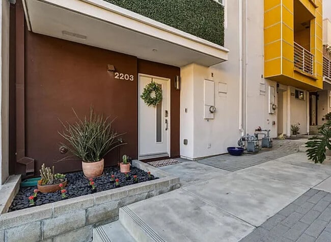 Building Photo - 2203 Selig Dr