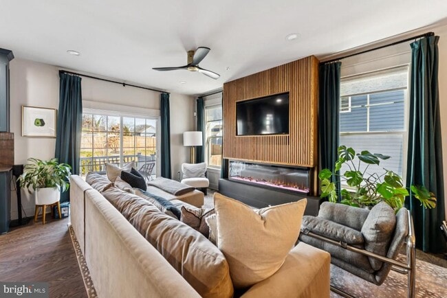 Building Photo - 1333 Eastern Ave NE