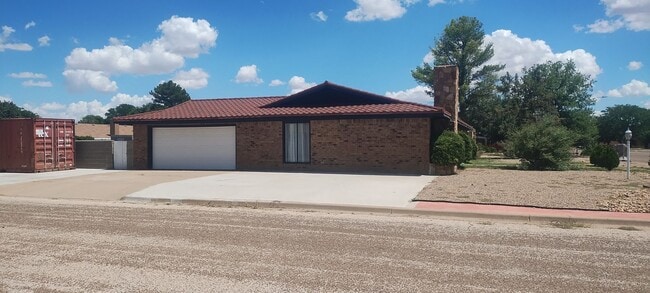 Photo - 3 Bed 2 Bath Home!