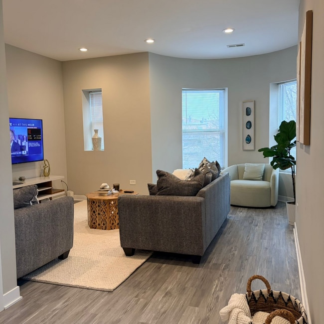 Photo - 4753 S St Lawrence Ave Unit 3