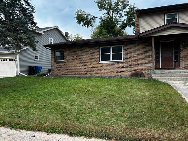 Building Photo - 2424 Amherst Rd Unit #2 Rental