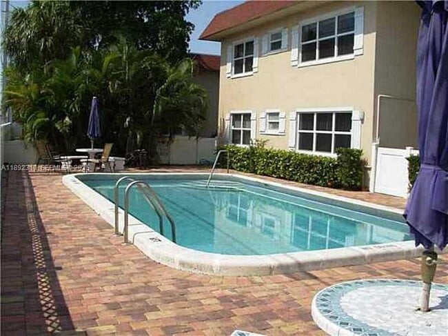 Photo - 280 S Cypress Rd Unidad 303