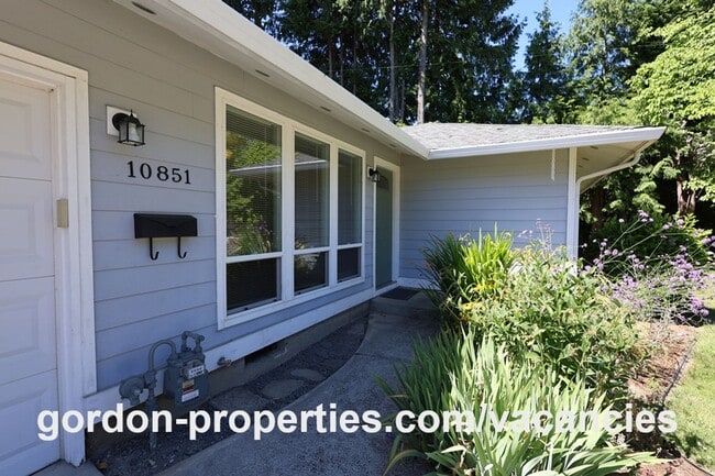 Building Photo - SE Garrett Dr - Milwaukie 3 bedroom with hardwood floors