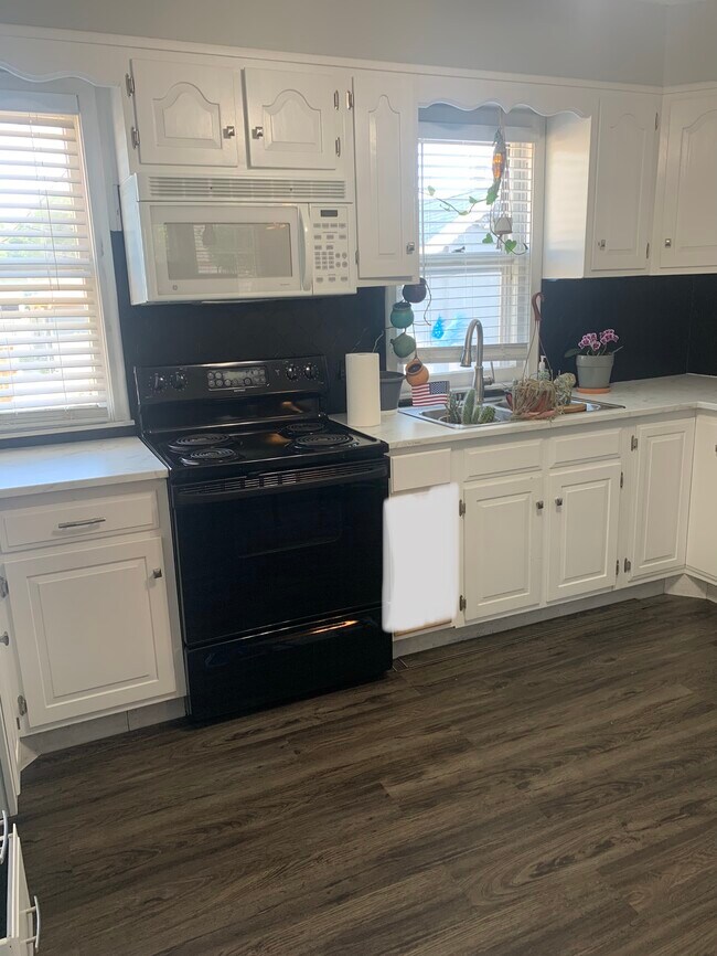 Photo - 6901 Binney St