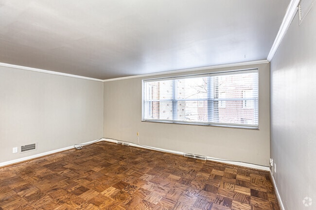 2BR, 1BA - 850 SF