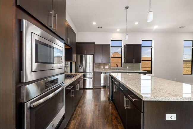 Photo - 1705 Weber St