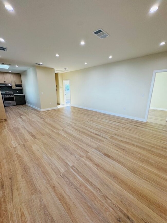 Photo - 1107 W Angeleno Ave Apartment Unit 1109