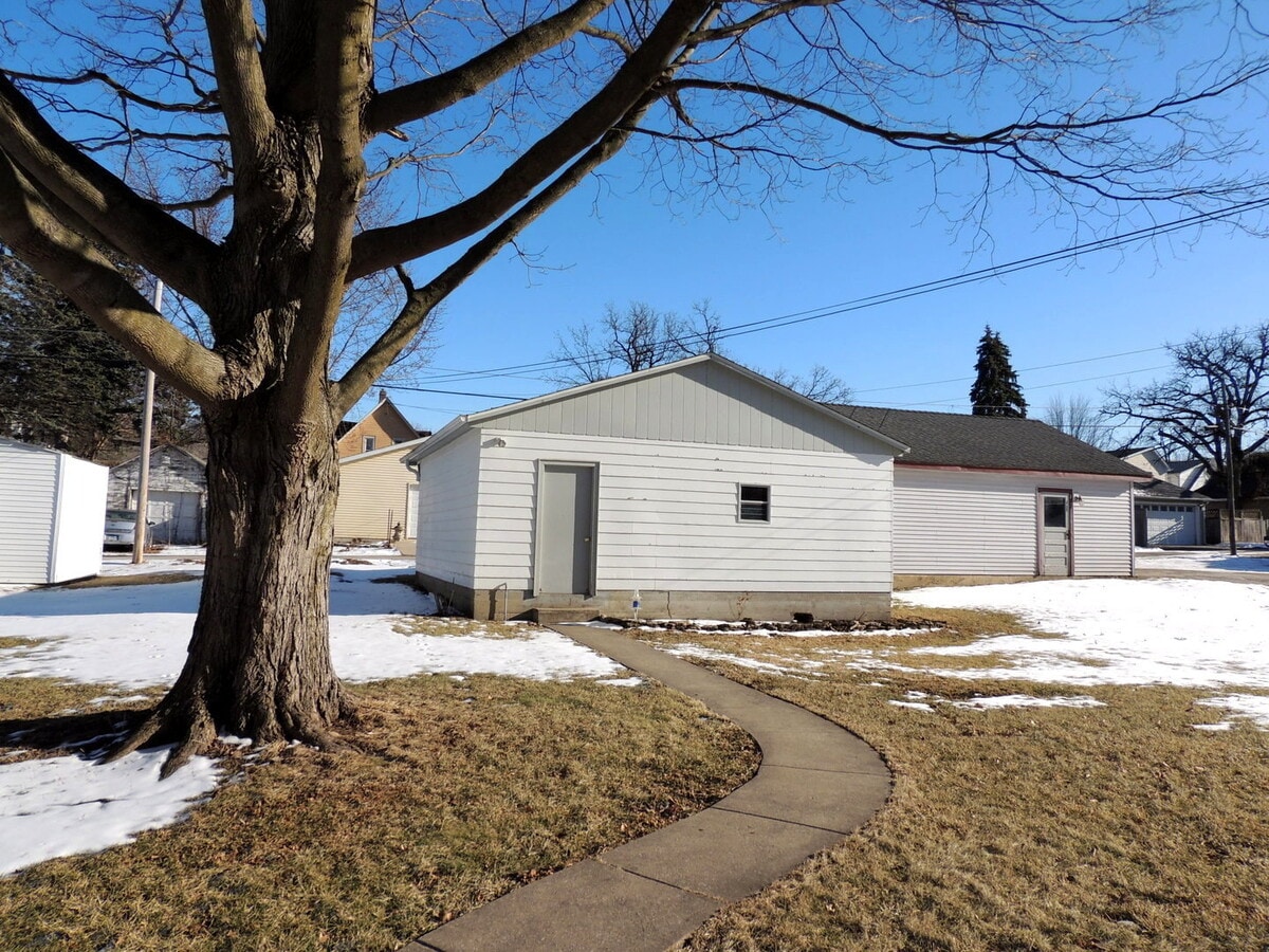 Photo - 638 Leonard Ave