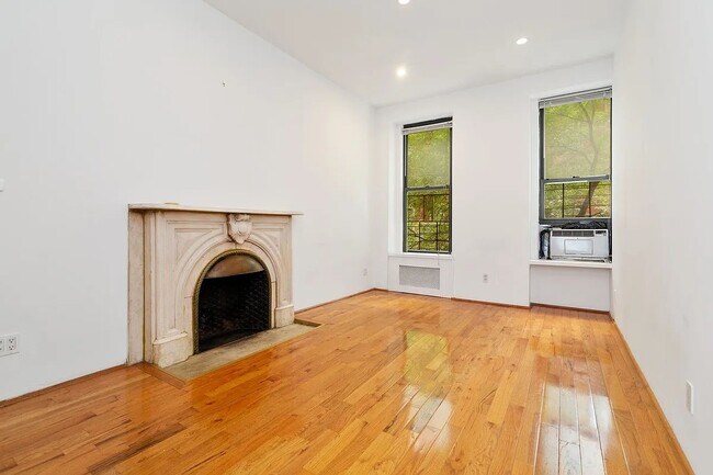 Building Photo - 125 E 39th St Rental