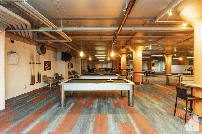Building Photo - 2 bedroom in Chicago IL 60661 Unit 907 Rental