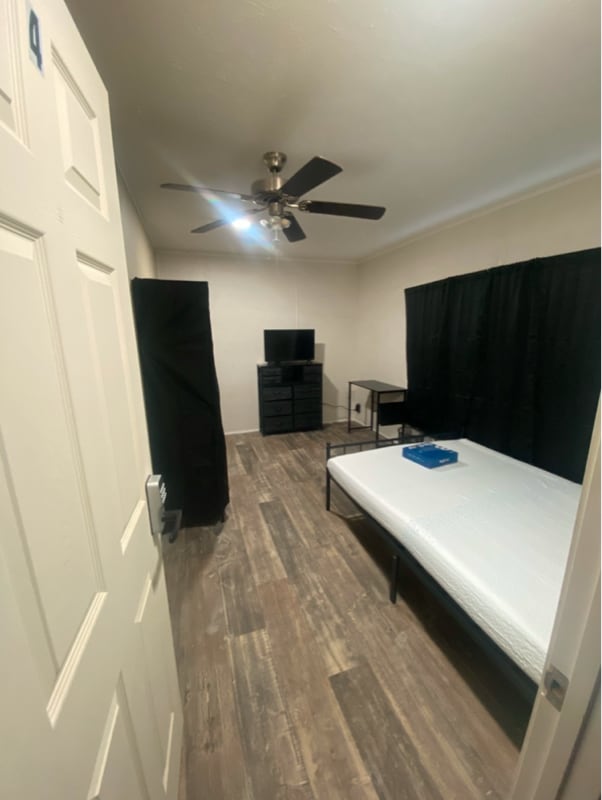 Building Photo - 325 Robin Ln