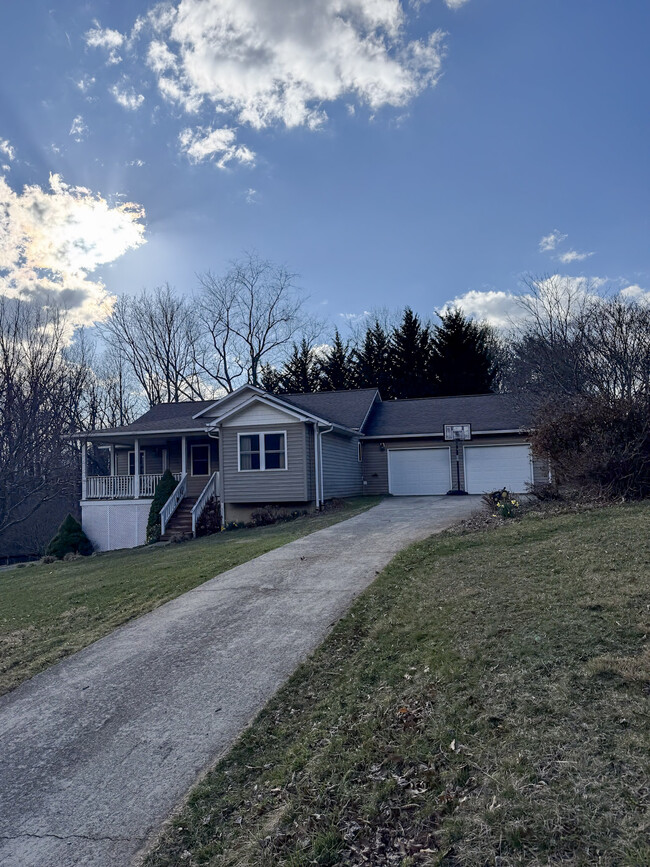 Photo - 74 Lockes Way