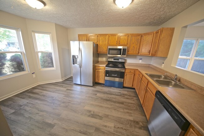 Photo - 876 Meadowlands Dr