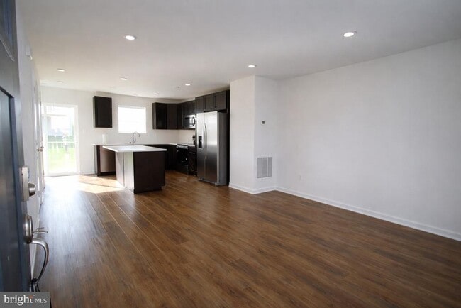 Photo - 117 WYTHE Way