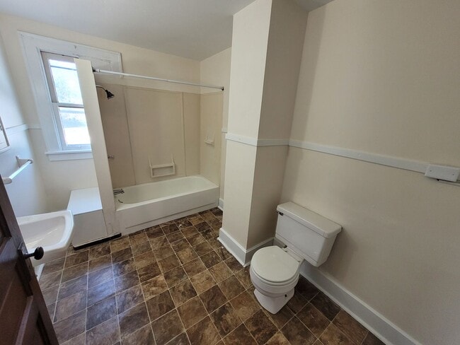 Photo - 623 E Main St Unit 623 1/2 E Main St