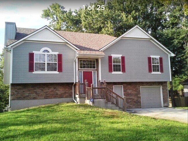 Large 5 bedroom raised ranch - Large 5 bedroom raised ranch House