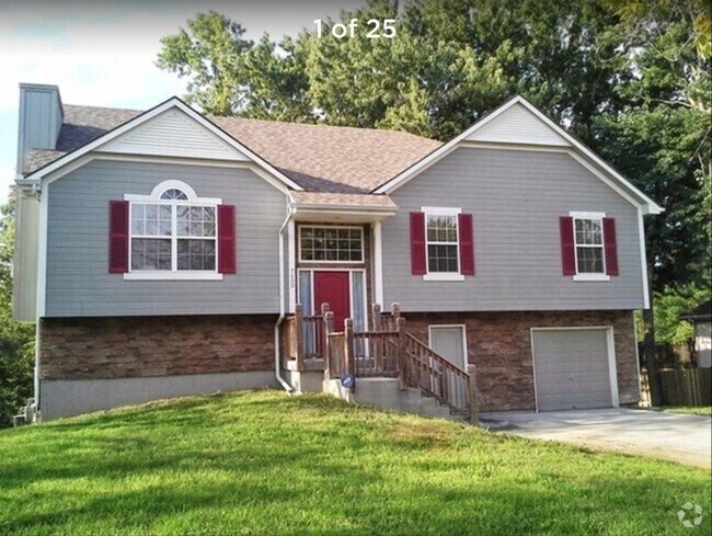 Building Photo - Large 5 bedroom raised ranch Rental