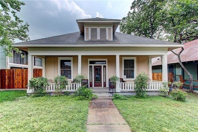 Great 4X2 Home Close to UT Campus - Great 4X2 Home Close to UT Campus