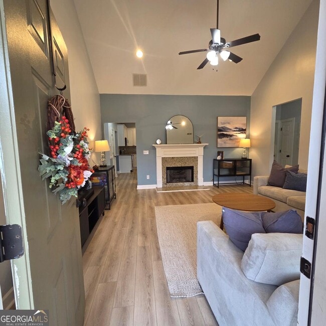 Photo - 105 Cottage Grove