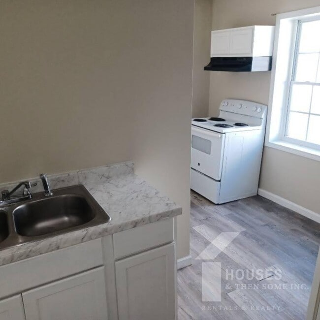 Photo - 120 Owens St