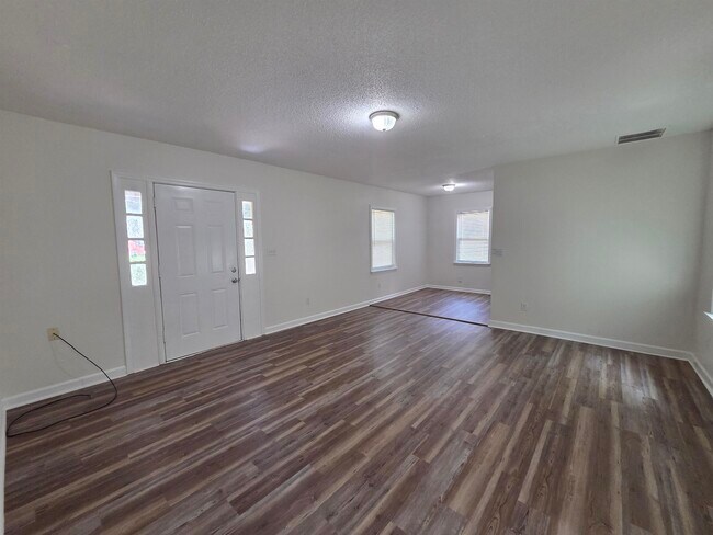 Photo - 1495 Alta Vista Ave