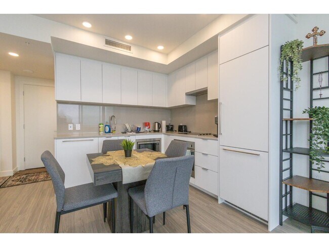 Photo - 13675-1107A 107A Ave Unit 3112