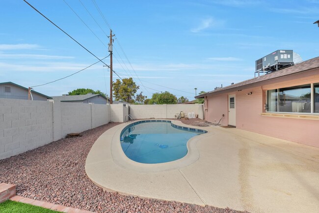 Photo - Spacious 6-Bedroom, 4-Bath Pool Home Near ASU Campus
