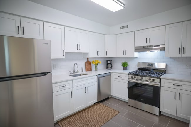Kitchen Staged - Delaire Landing