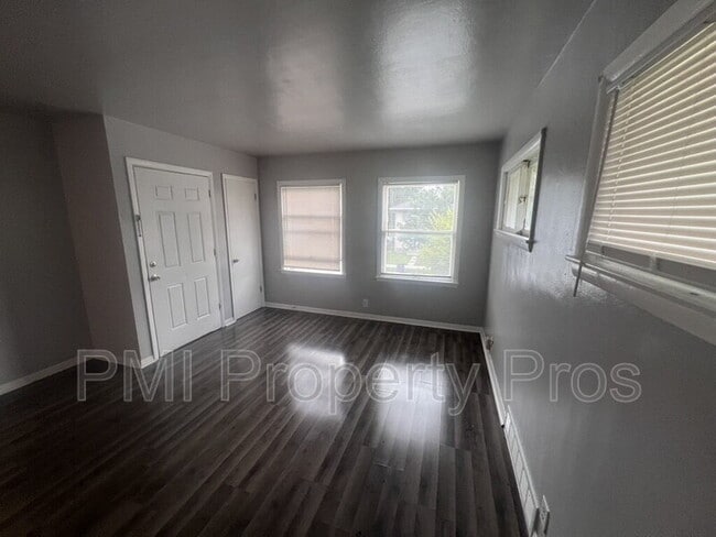 Building Photo - 5658 N 61st St Rental