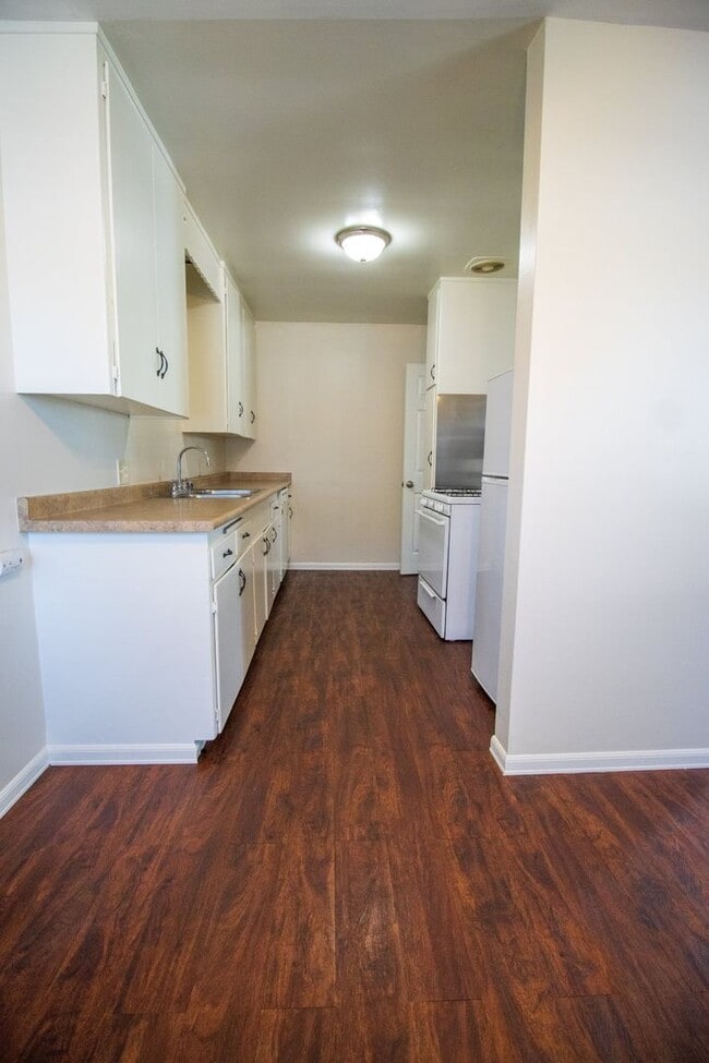 913 W 19th St Unit B