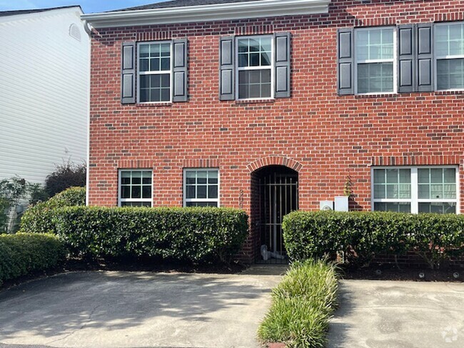 Building Photo - 2 Bedroom, 2.5 Bathrooms Townhome in the H...