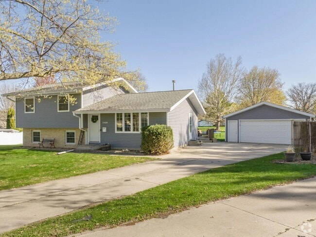 Building Photo - 1429 Columbus Dr Rental
