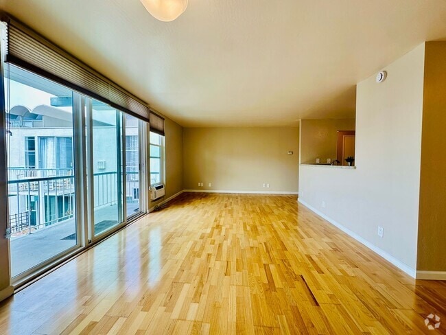 Building Photo - Condo- York Unit 334