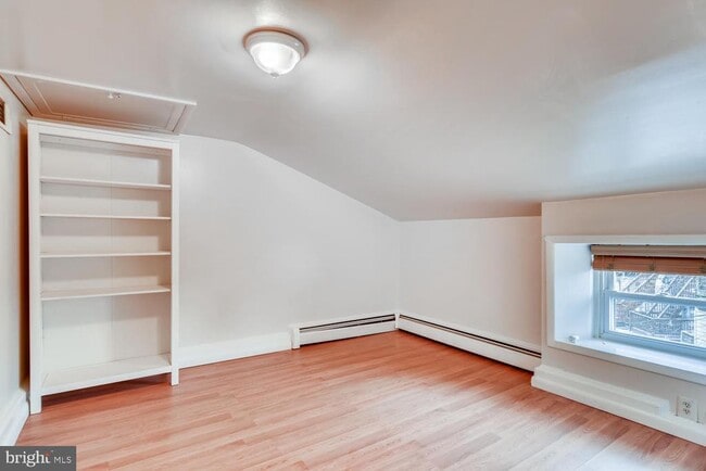 Photo - 2217 Fleet St