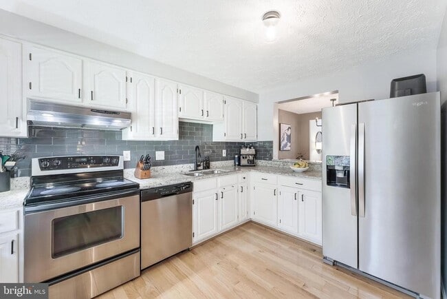 Photo - 2903 Bridgehampton Ct