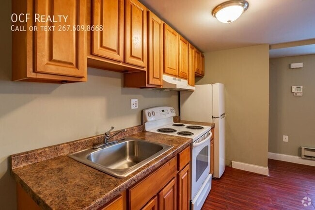 Building Photo - 5774 N 20th St Unit Lower Rental