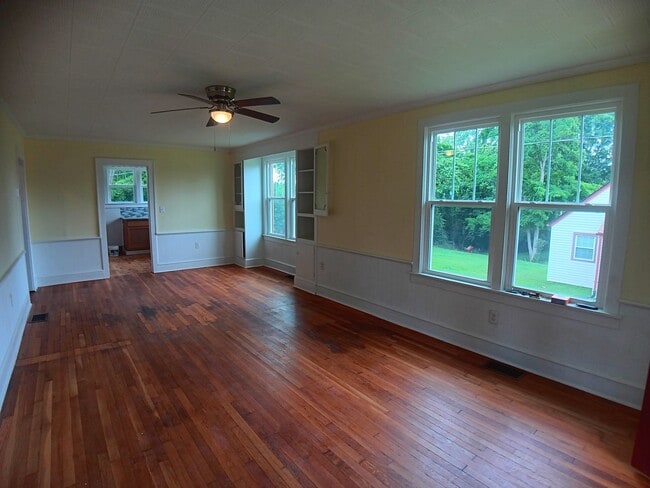 Photo - Radford, 3BR / 1BA, Available 8/14