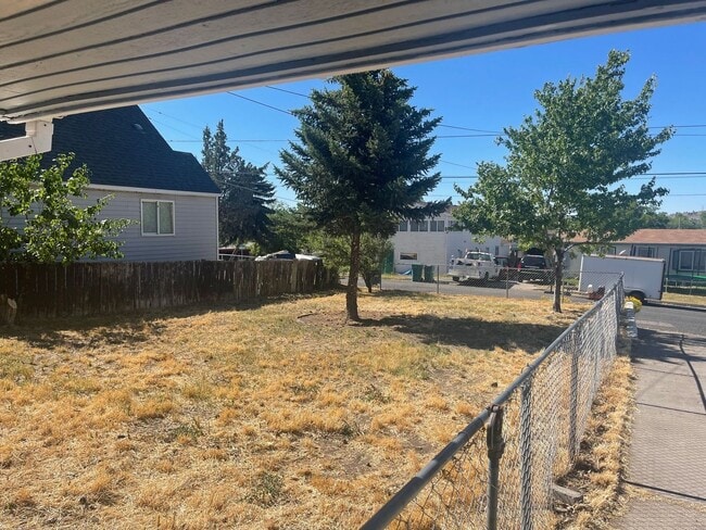 Photo - 313 E Lowell St