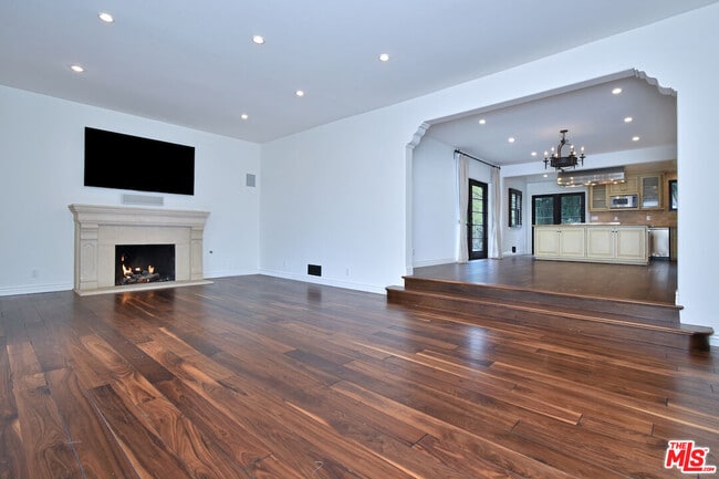 Photo - 6111 San Vicente Blvd