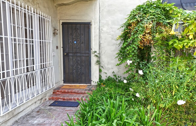 Photo - 657 S La Jolla Ave Unit 1