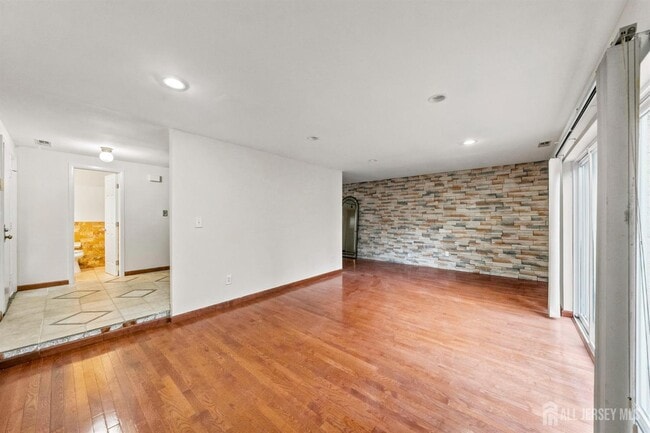 89 Tennyson Dr