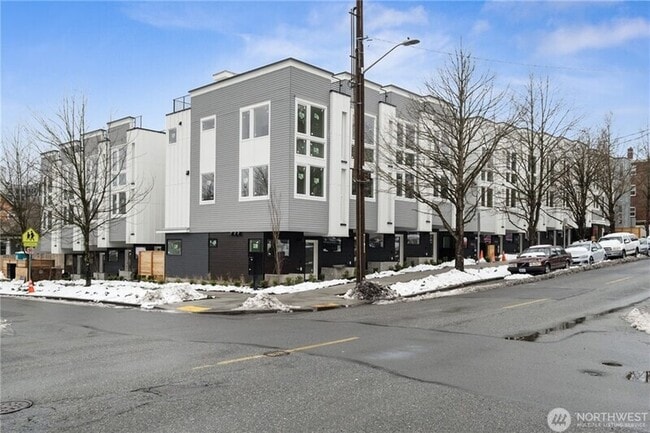 Photo - 1326 E Spring St Townhome