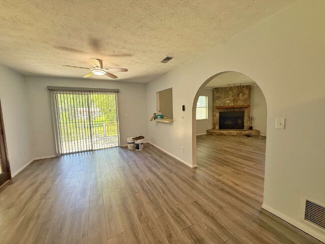 Photo - North Airport Manufactured Home on quiet street. Unit B