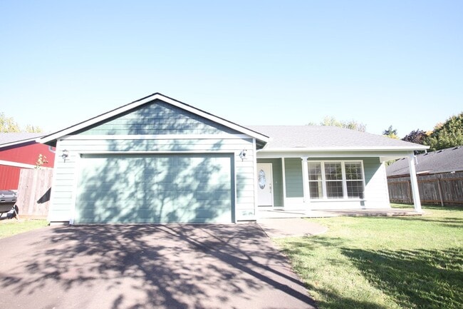 Building Photo - Updated 4-Bedroom Home with Huge Backyard ...