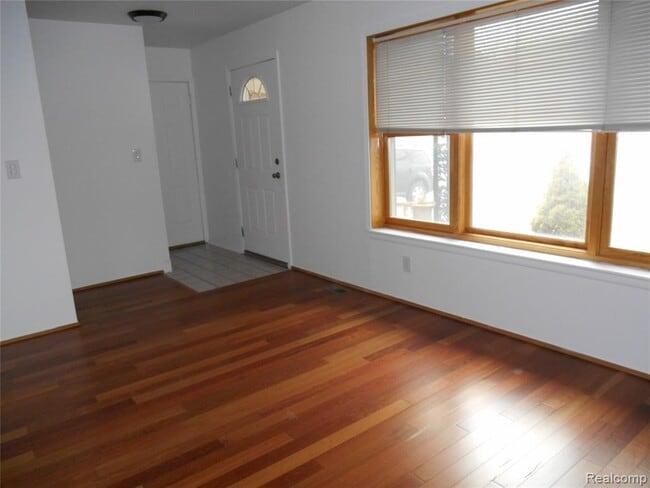 Photo - 1440 W Elmwood Ave