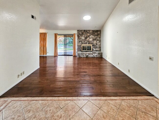 Photo - 413 Mt Rainier Pl