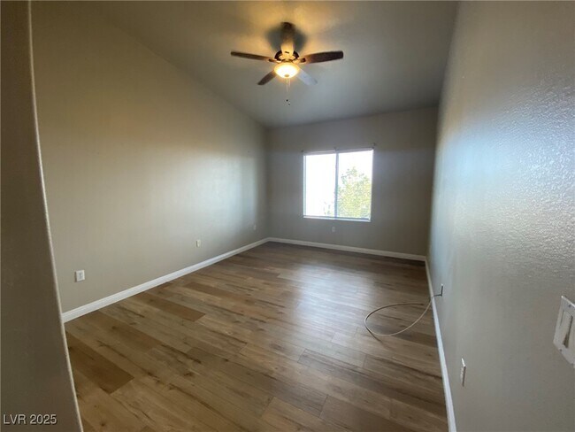 Photo - 3504 Desert Cliff St Unidad 202